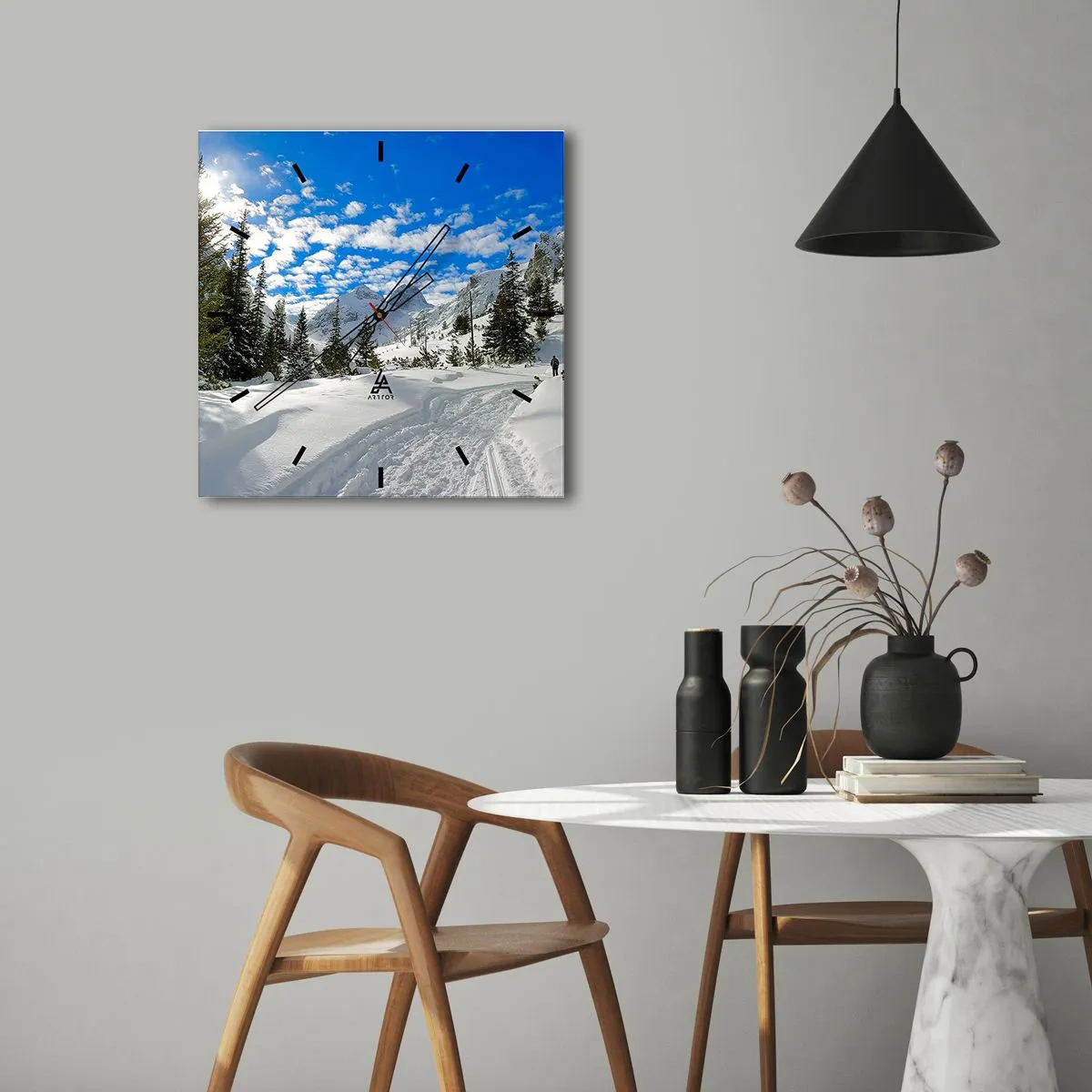 Vægur, Uret - I sne og solskin - 30x30 cm