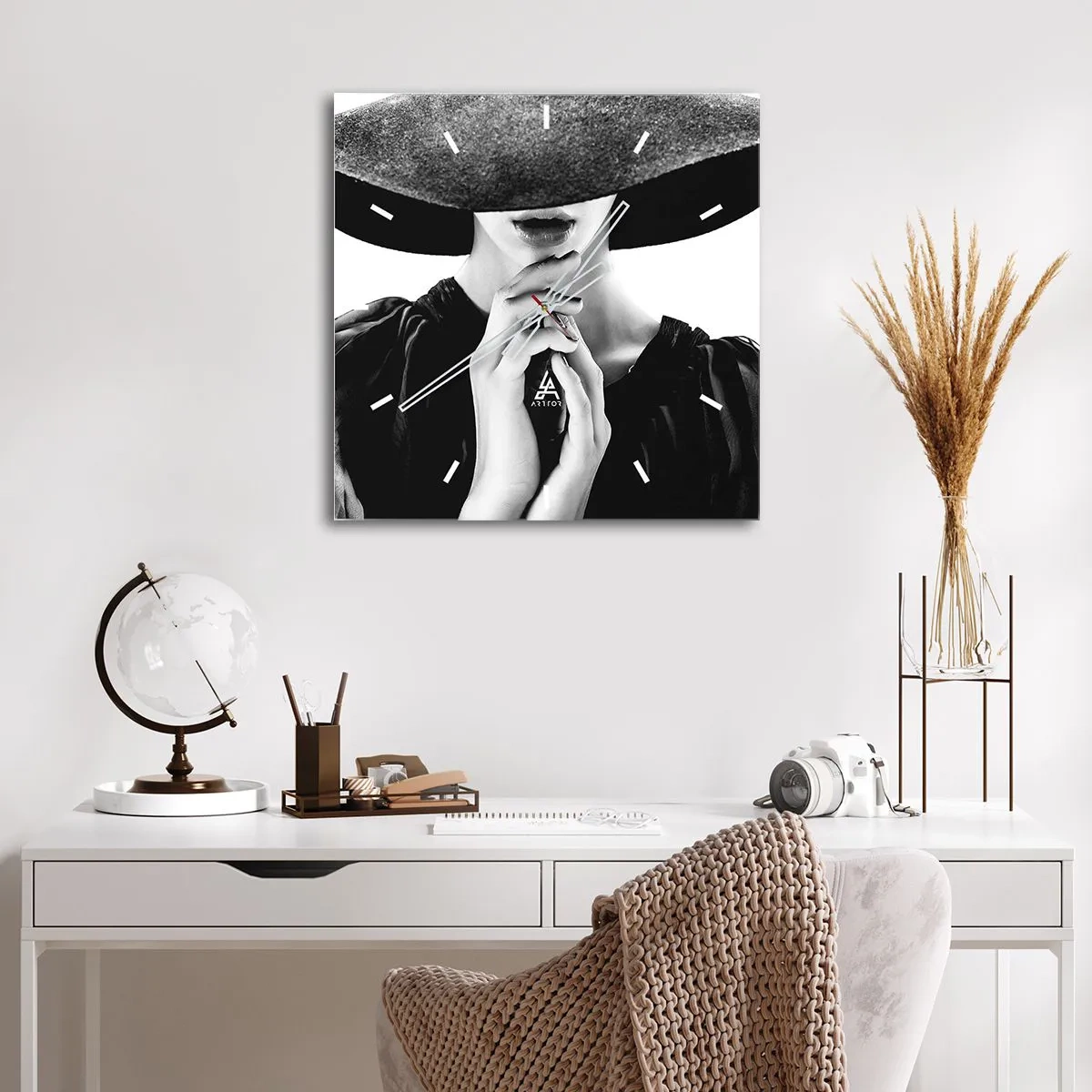 Vægur, Uret - Usynlig skønhed - 30x30 cm