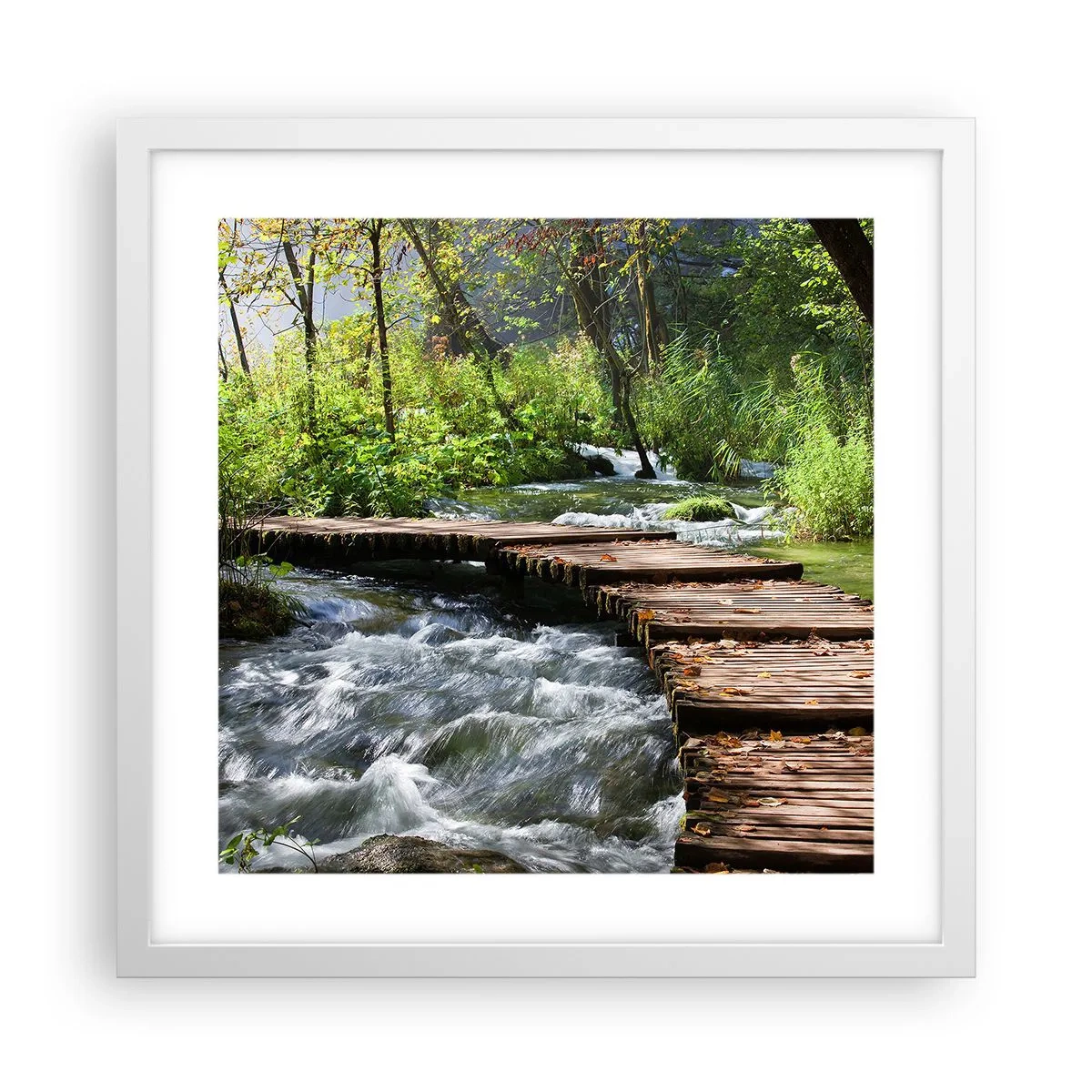 Plakat i hvid ramme - Over en skummende kaskade - 40x40 cm