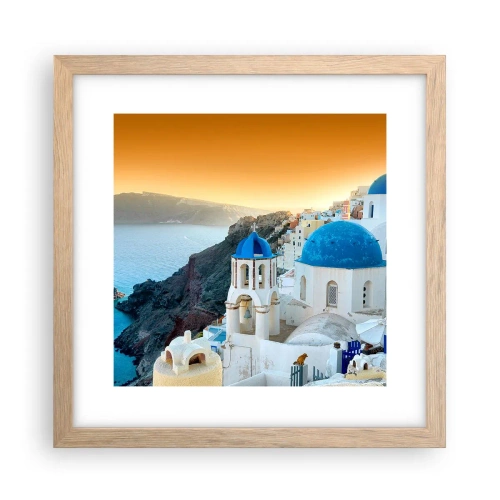 Plakat i ramme af lyst egetræ - Santorini - omfavnet af klipperne - 30x30 cm