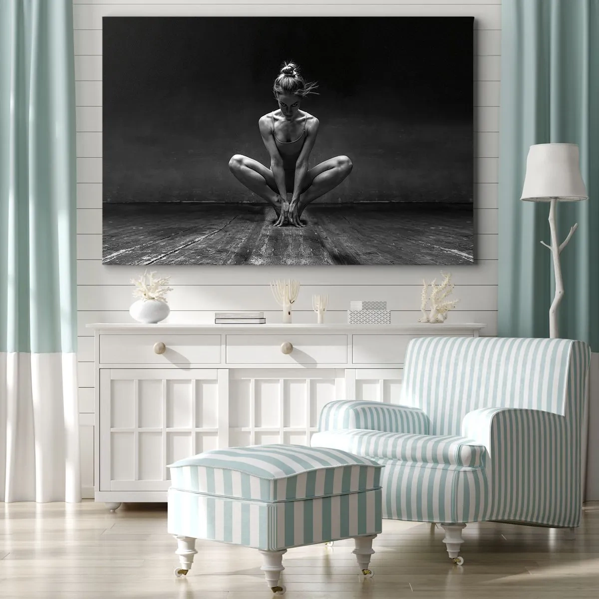 Lærredstryk - Billede på lærred - Et sort-hvidt portræt af en danser i fuld koncentration. - 70x50cm - Fokuseret danseenergi - Moderne vægdekoration til stue og soveværelse ARTTOR