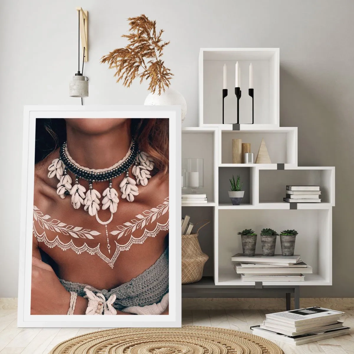 Plakat i hvid ramme - Talismaner, ritualer om kvindelighed - 30x40 cm