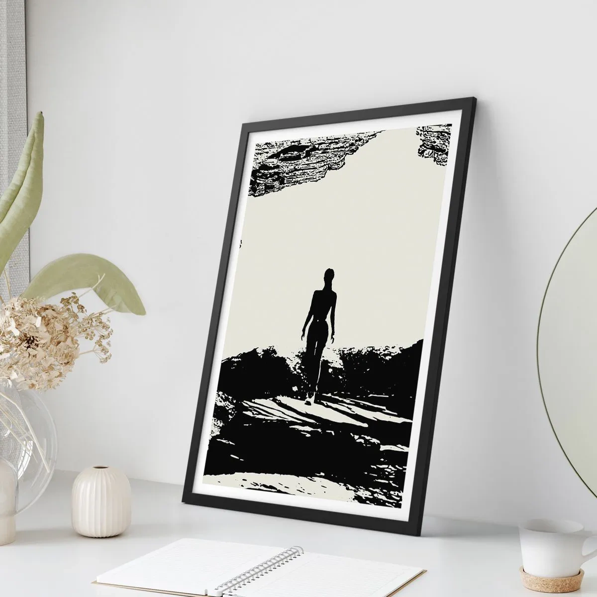 Plakat i sort ramme - Silhuet af en kvinde, der kommer ud af en hule i kontrasterende stil - 50x70cm - Et nyt udseende - Moderne vægdekoration til stue og soveværelse ARTTOR