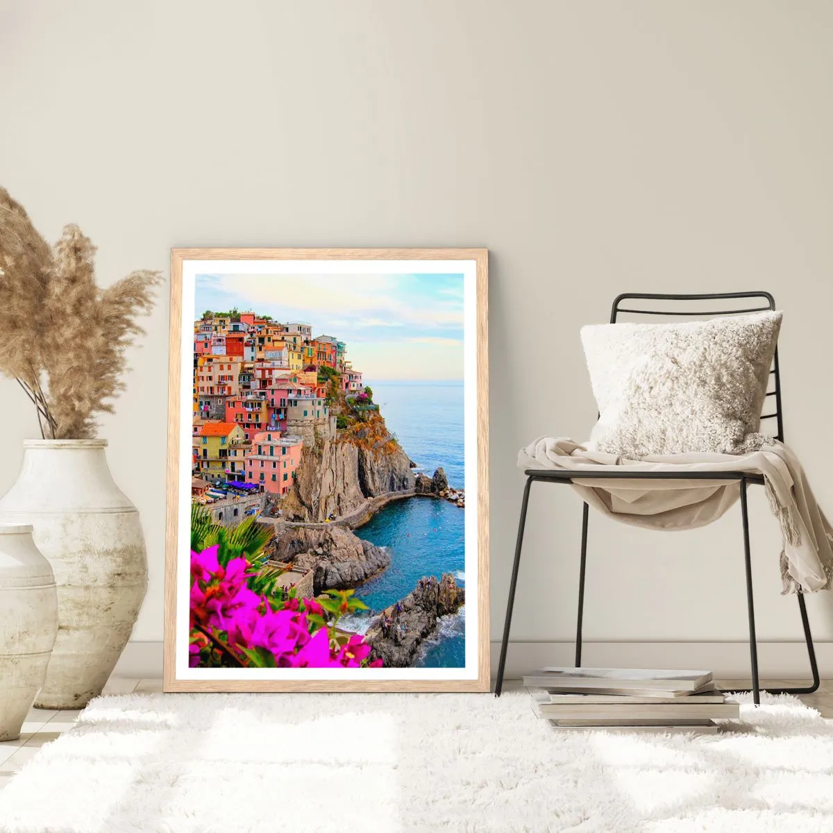 Plakat i ramme af lyst egetræ - En grinende by - 40x50 cm
