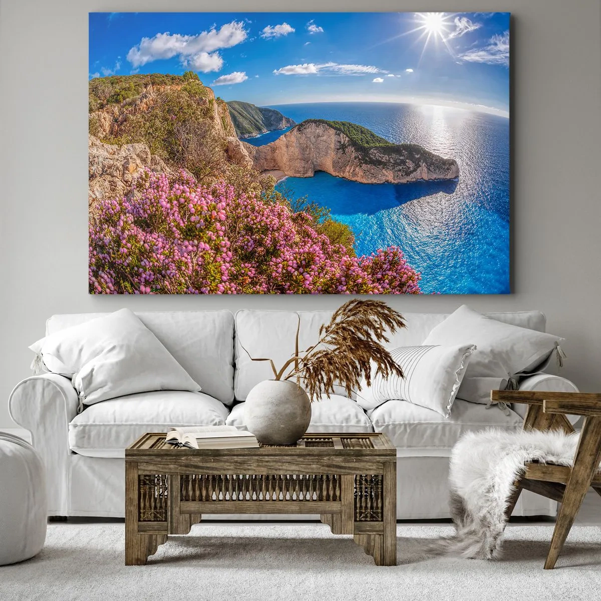 Lærredstryk - Billede på lærred - En klippe med blomster, et turkisblåt hav og et solrigt græsk landskab - 70x50cm - Min store græske ferie - Moderne vægdekoration til stue og soveværelse ARTTOR