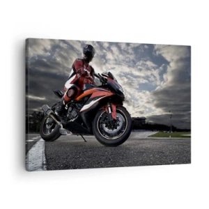 Lærredstryk - Billede på lærred - En motorcyklist på en sportsmotorcykel mod en overskyet himmel - 70x50cm - Mørkets rytter - Moderne vægdekoration til stue og soveværelse ARTTOR