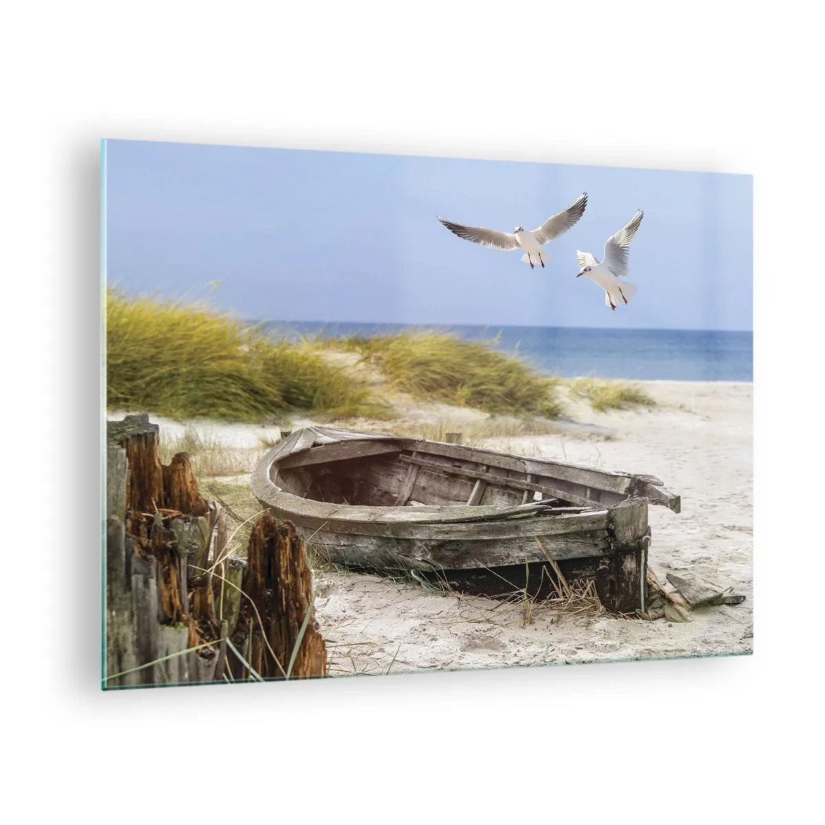 Billede på glas - Træbåd på stranden med måger i flugt - 70x50cm - Badet i vinden - Moderne vægdekoration til stue og soveværelse ARTTOR