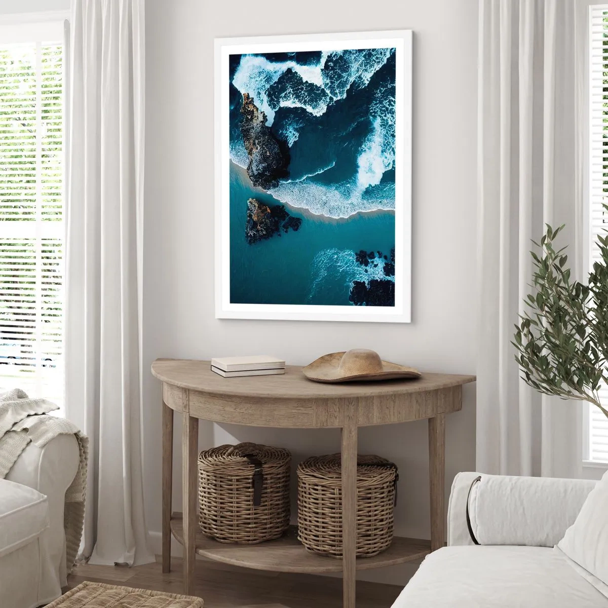 Plakat i hvid ramme - Svøbt i bølger - 70x100 cm