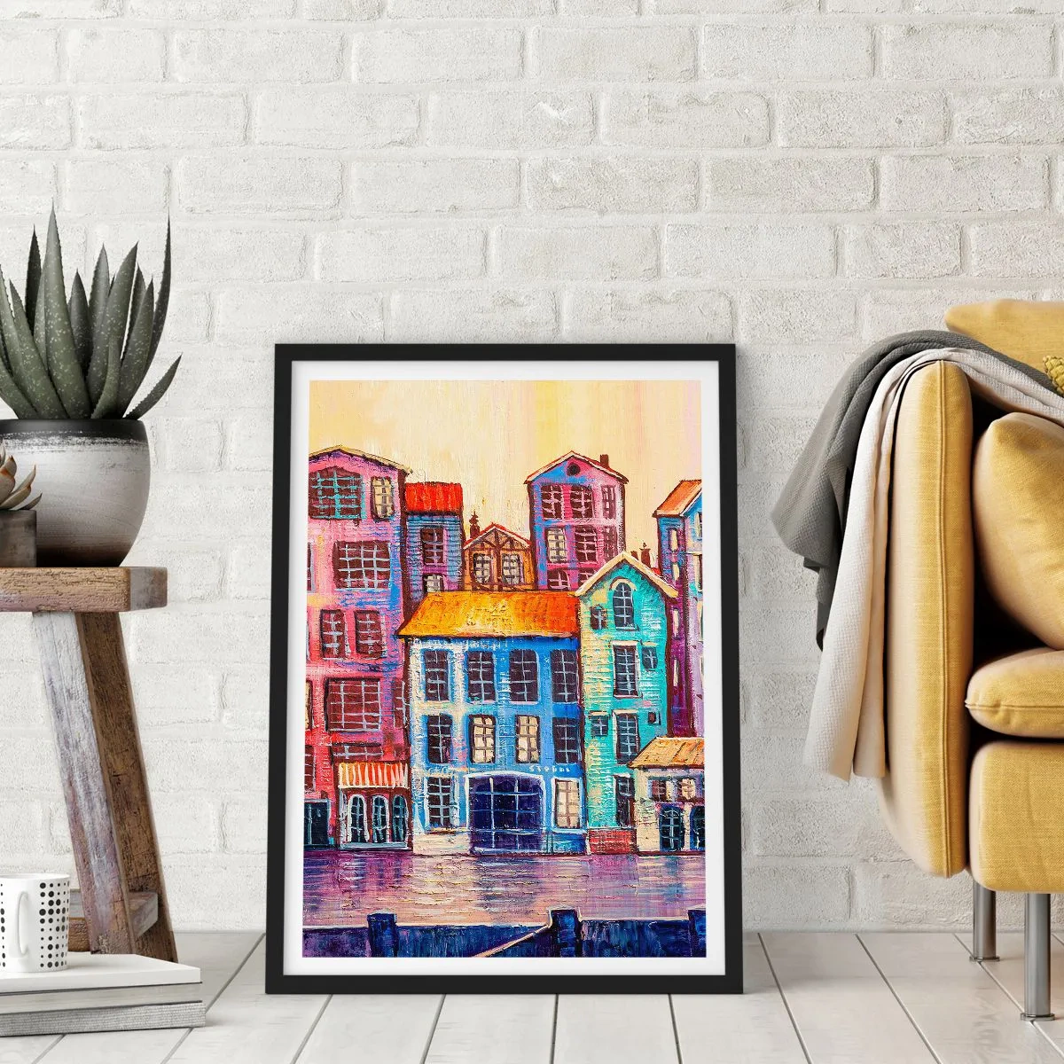 Plakat i sort ramme - Farverige lejlighedshuse ved vandet i malerisk stil - 50x70cm - En by som et eventyr - Moderne vægdekoration til stue og soveværelse ARTTOR