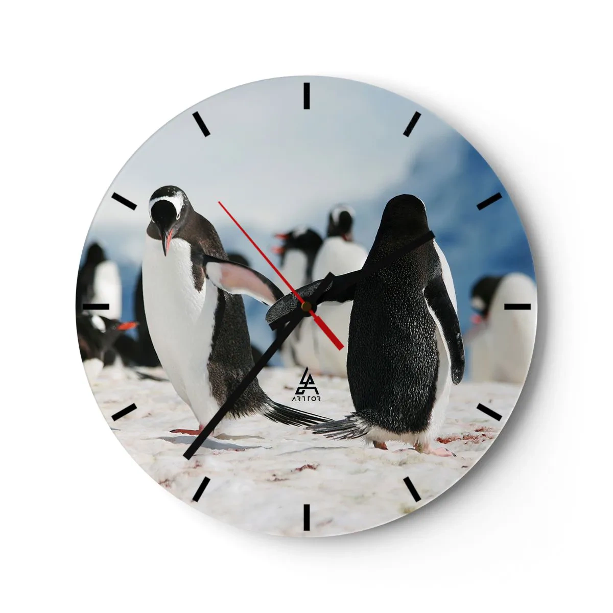 Vægur, Uret - Pingviner i sneen i et arktisk landskab - 30x30cm - Danser i sneen - Moderne vægdekoration til stue, køkken og soveværelse ARTTOR