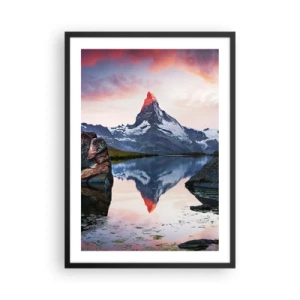 Plakat i sort ramme - Et bjerg spejlet i en sø ved solnedgang - 50x70cm - Bjergenes hjerte er varmt - Moderne vægdekoration til stue og soveværelse ARTTOR