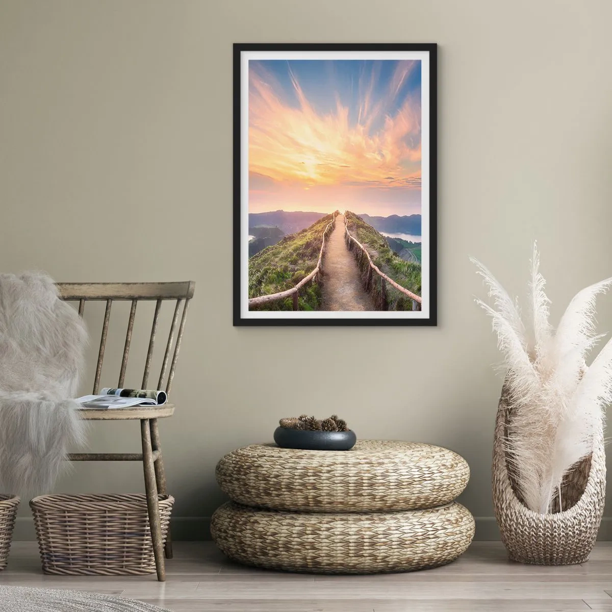 Plakat i sort ramme - Sti på bakketop med solnedgang og bjergudsigt - 50x70cm - Tæt på himlen - Moderne vægdekoration til stue og soveværelse ARTTOR