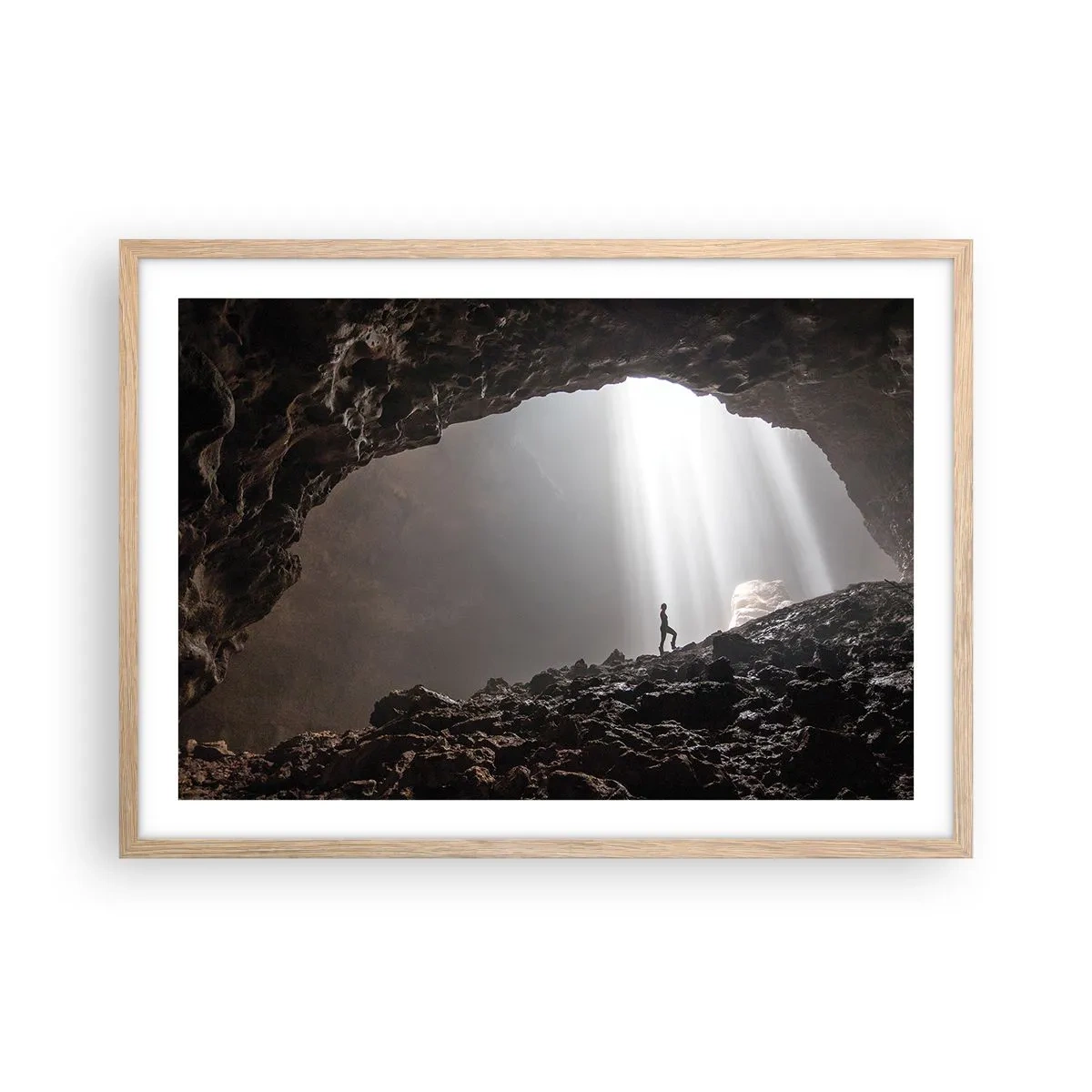 Plakat i ramme af lyst egetræ - Lysende grotte - 70x50 cm