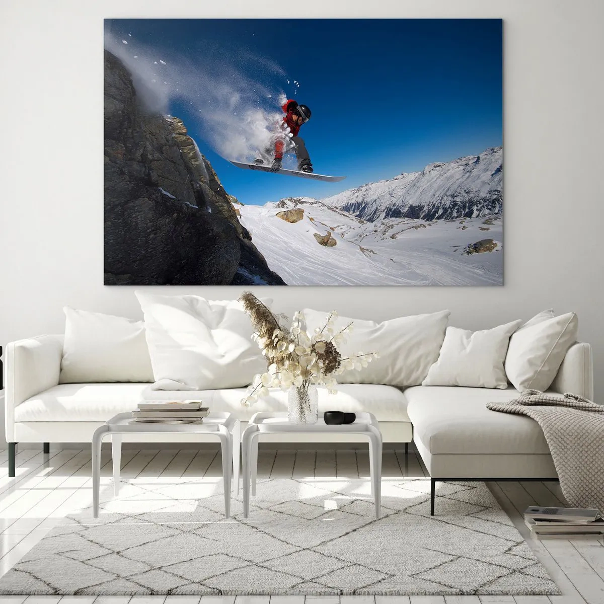Billede på glas - En snowboarder hopper mod en bjergkulisse - 70x50cm - Og du er blevet en del af rummet - Moderne vægdekoration til stue og soveværelse ARTTOR