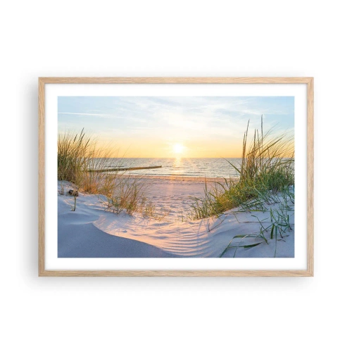Plakat i ramme af lyst egetræ - Havet brummer, fuglene synger, en vild strand midt i græsset.... - 70x50 cm
