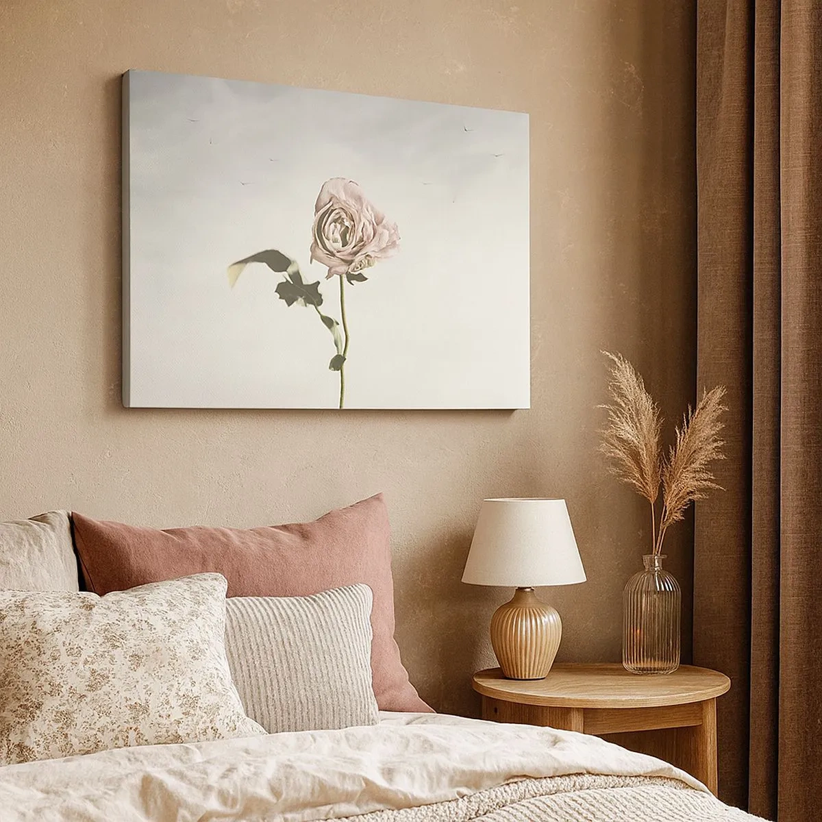 Lærredstryk - Billede på lærred - En sart rose mod en lys himmel med flyvende fugle - 70x50cm - Velkomst til foråret - Moderne vægdekoration til stue og soveværelse ARTTOR