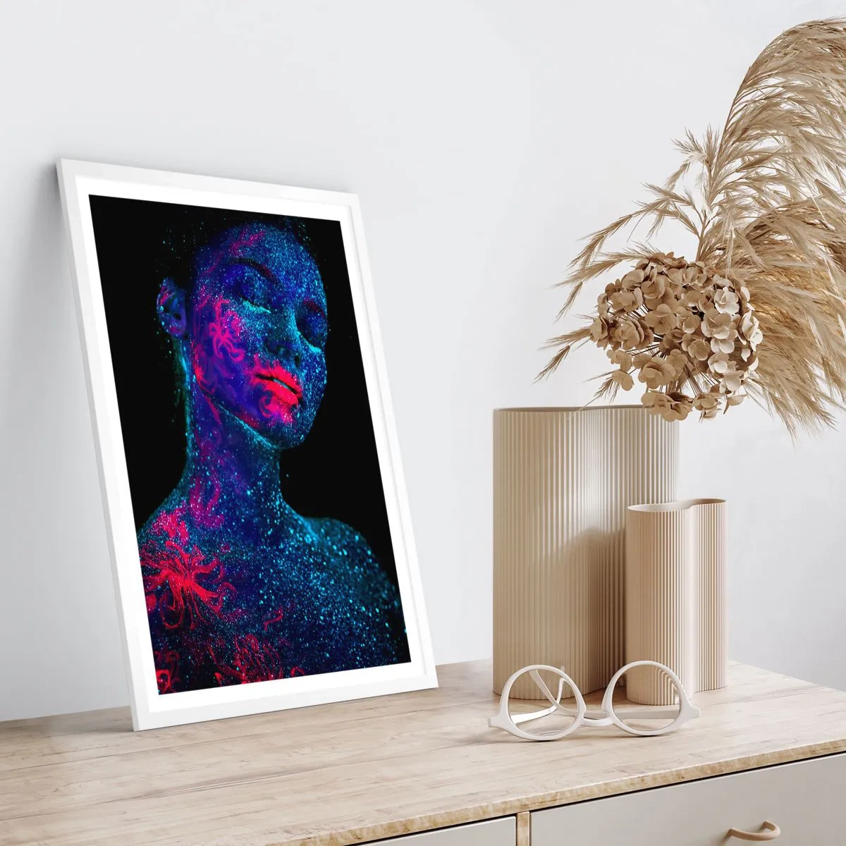Plakat i hvid ramme - I stjernestøv - 30x40 cm