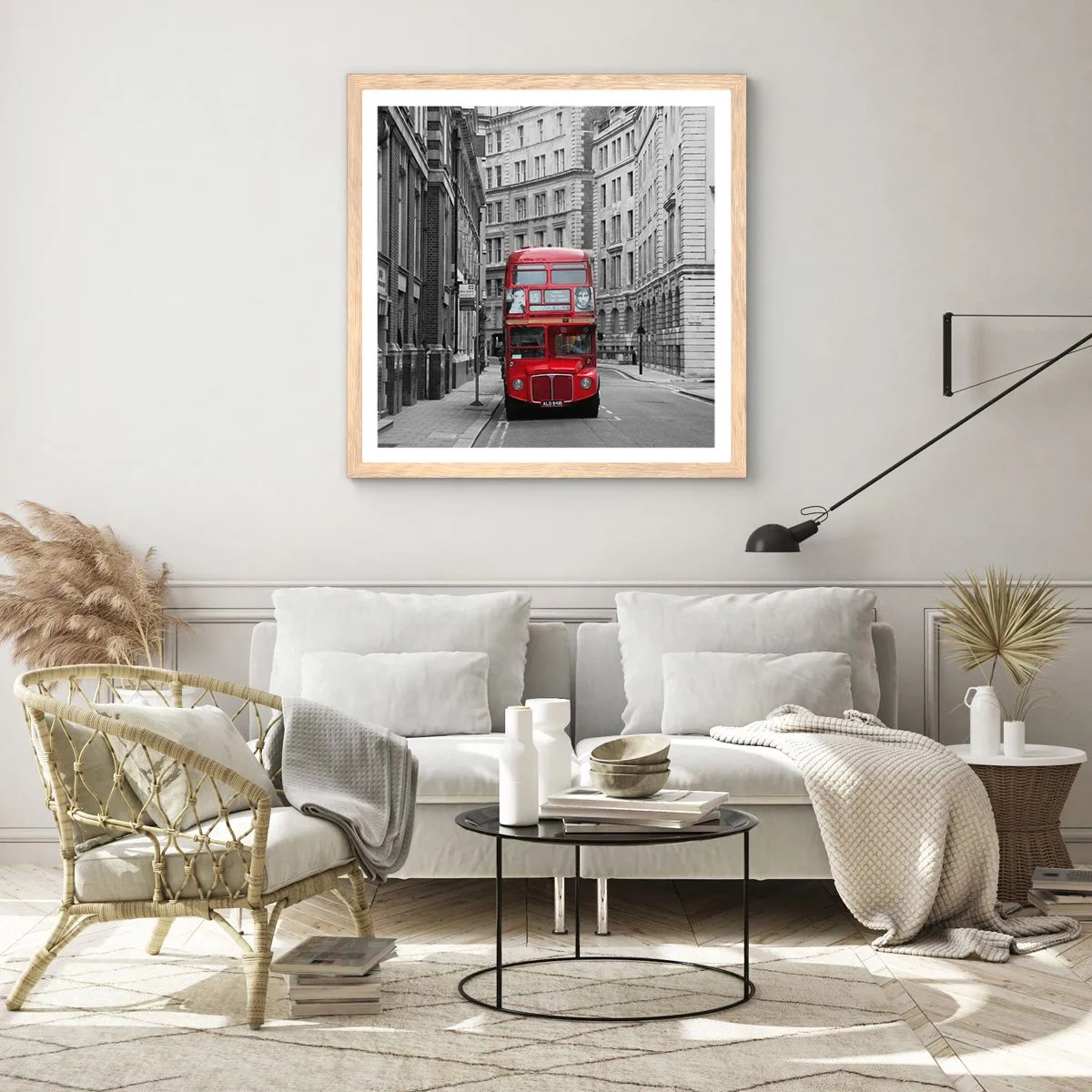 Plakat i ramme af lyst egetræ - Hverdagen behøver ikke at være grå - 40x40 cm