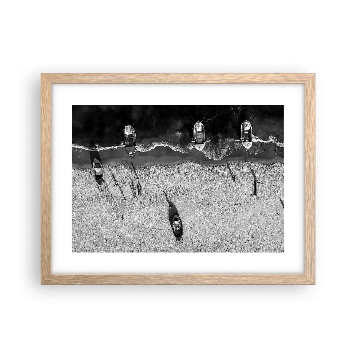 Plakat i ramme af lyst egetræ - Stadig på kysten... - 40x30 cm