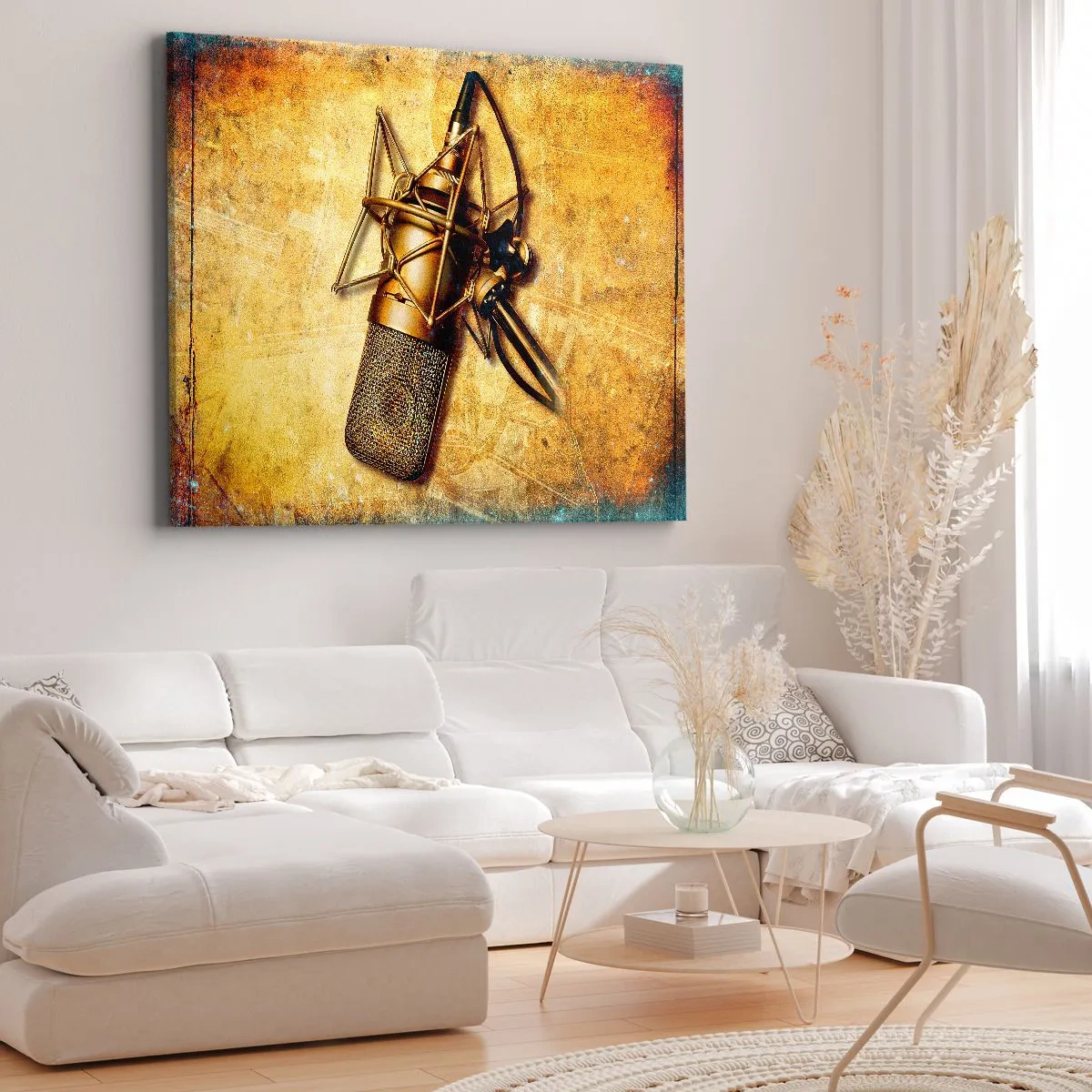 Lærredstryk - Billede på lærred - En gylden studiemikrofon mod en vintage baggrund i varme toner. - 70x50cm - Radioens gyldne år - Moderne vægdekoration til stue og soveværelse ARTTOR