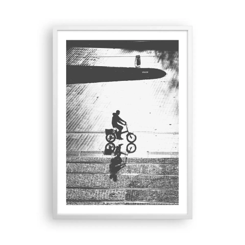 Plakat i hvid ramme - Fremad, gennem byen - 50x70 cm