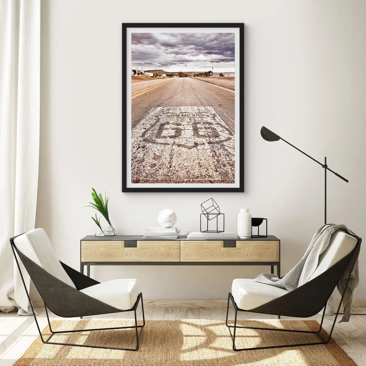 Plakat i sort ramme - En vej med Route 66-symbolet, der fører gennem et ørkenlandskab - 50x70cm - Mother Road - amerikansk legende - Moderne vægdekoration til stue og soveværelse ARTTOR