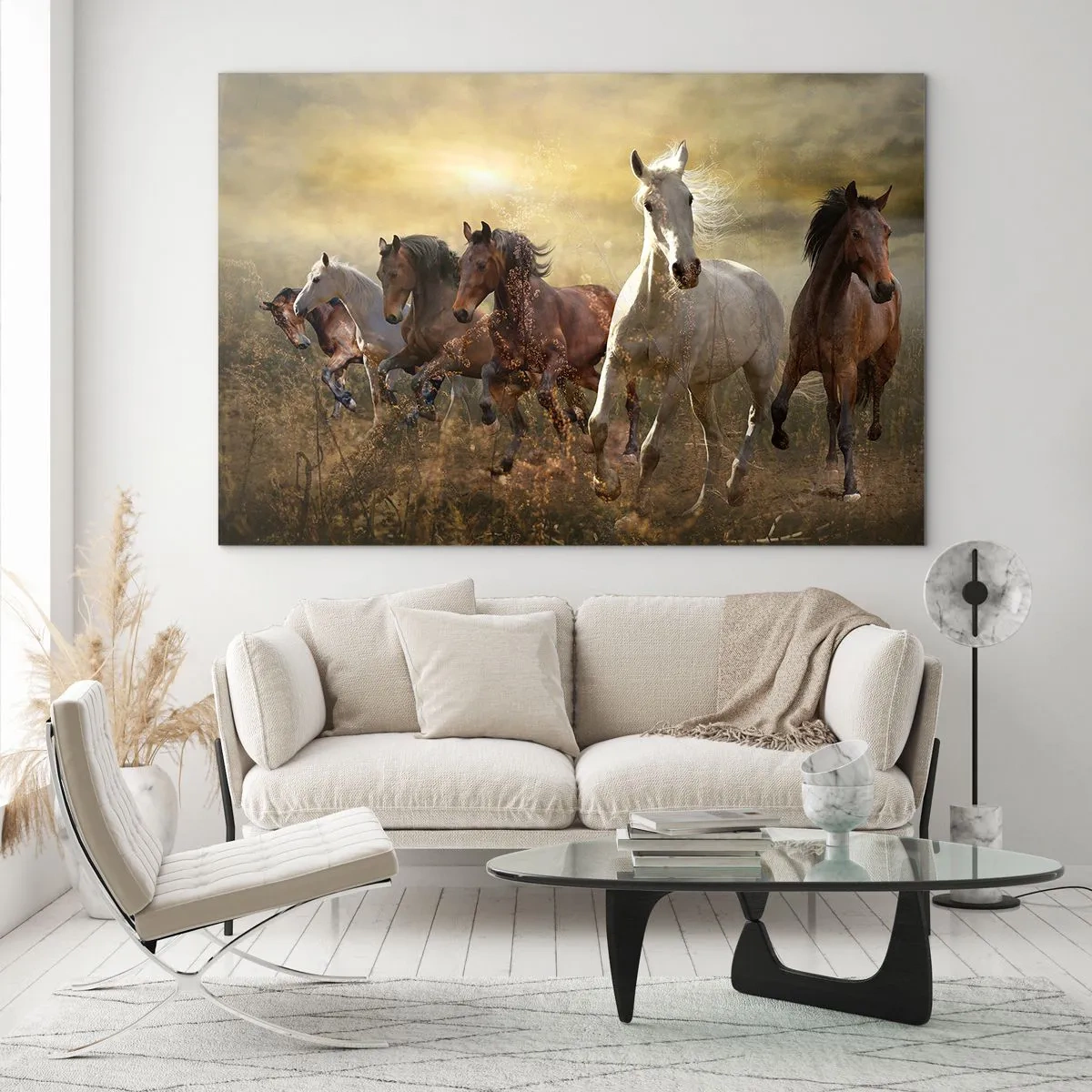Billede på glas - En flok heste galoperer i den nedgående sols stråler - 70x50cm - Længe leve friheden! - Moderne vægdekoration til stue og soveværelse ARTTOR