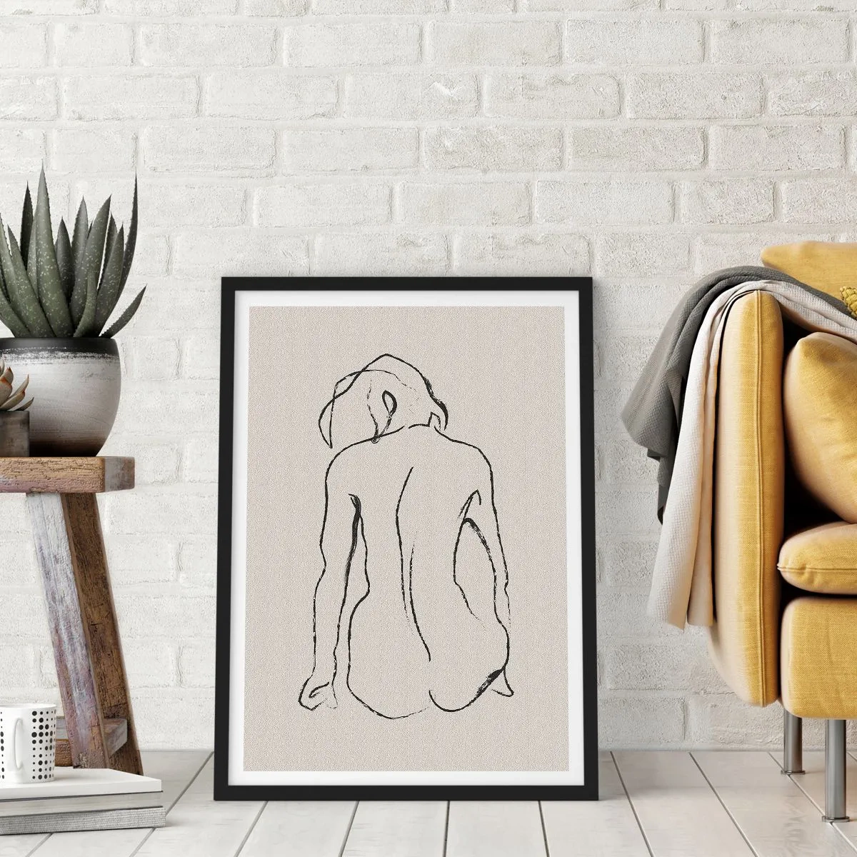 Plakat i sort ramme - En minimalistisk skitse af en nøgen kvinde, der sidder baglæns. - 50x70cm - Nøgen pige - Moderne vægdekoration til stue og soveværelse ARTTOR