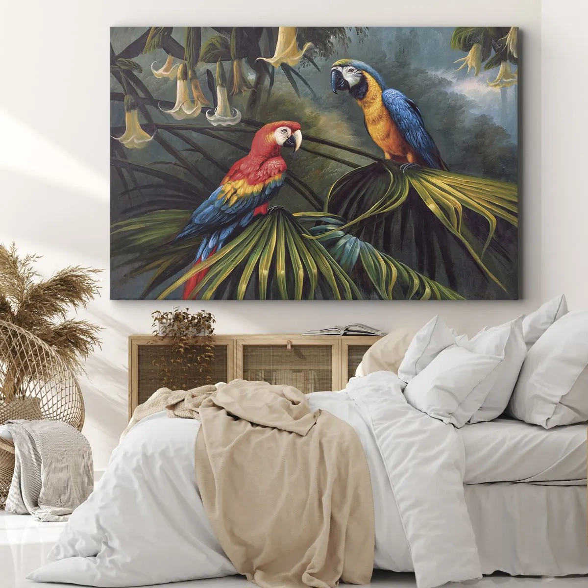 Lærredstryk - Billede på lærred - Papegøjer i en tropisk skov med eksotiske blomster i baggrunden - 70x50cm - Romantik i troperne - Moderne vægdekoration til stue og soveværelse ARTTOR