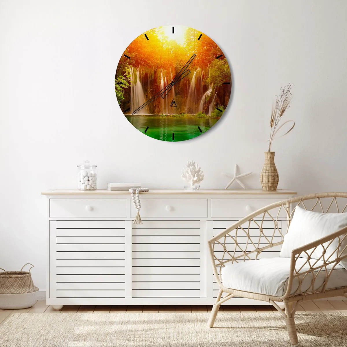 Vægur, Uret - Maleriske vandfald i lyset af den nedgående sol - 30x30cm - I solskin og skygge - Moderne vægdekoration til stue, køkken og soveværelse ARTTOR