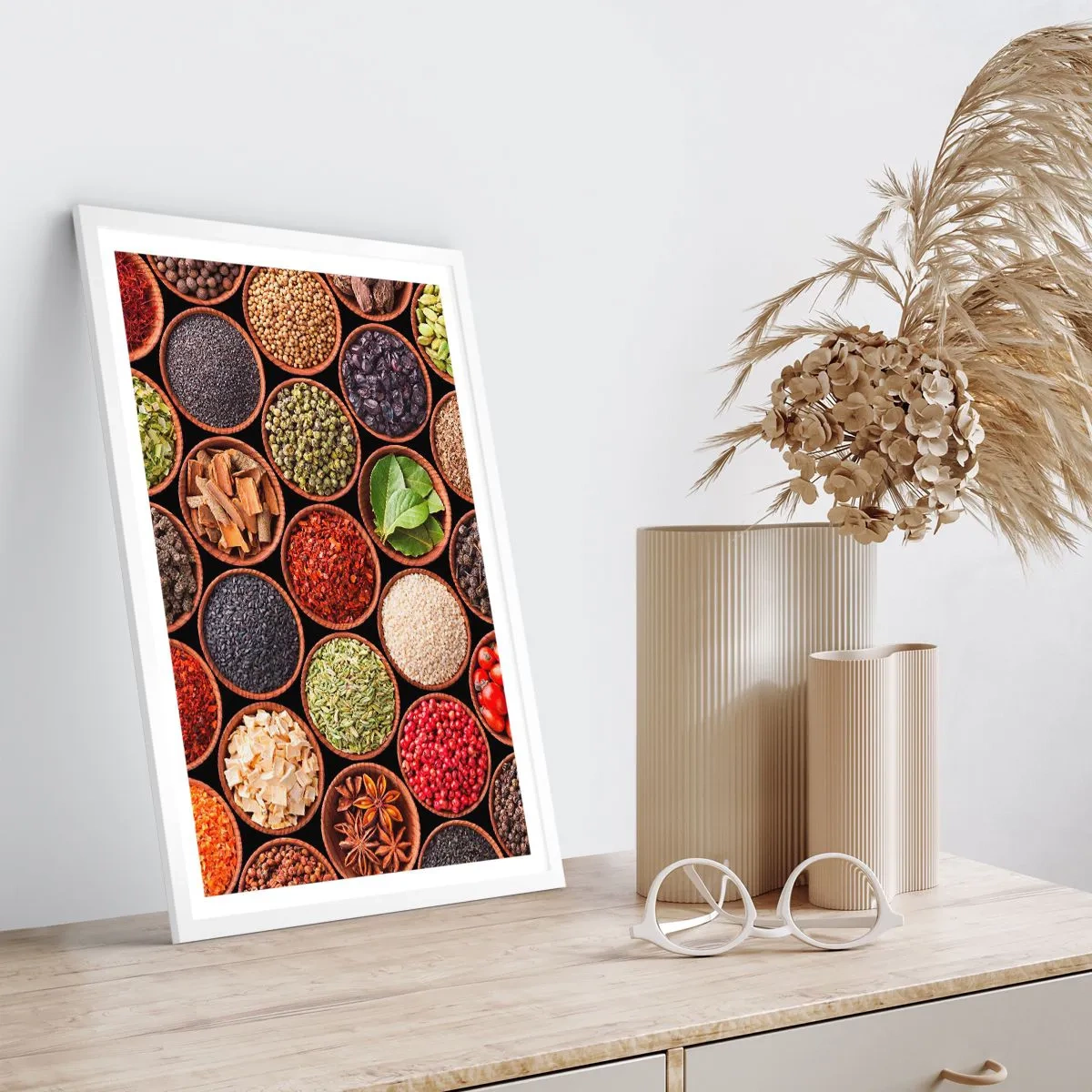 Plakat i hvid ramme - Alle verdens smage - 70x100 cm