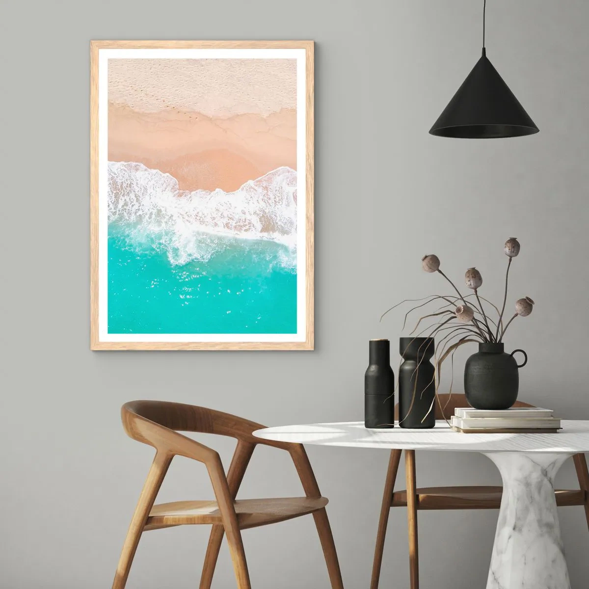 Plakat i ramme af lyst egetræ - Kærlig berøring - 50x70 cm