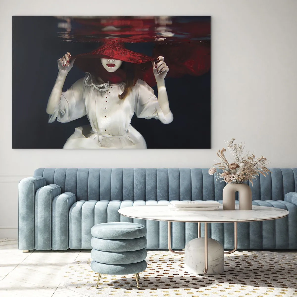 Billede på glas - Kvinde i en rød hat under vandet - 70x50cm - Vidunderkvinden - Moderne vægdekoration til stue og soveværelse ARTTOR