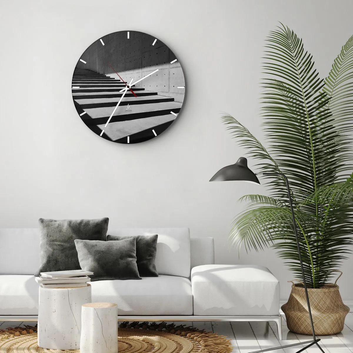 Vægur, Uret - Sort-hvidt perspektiv af betontrapper og væg - 30x30cm - Modernismens rå skønhed - Moderne vægdekoration til stue, køkken og soveværelse ARTTOR