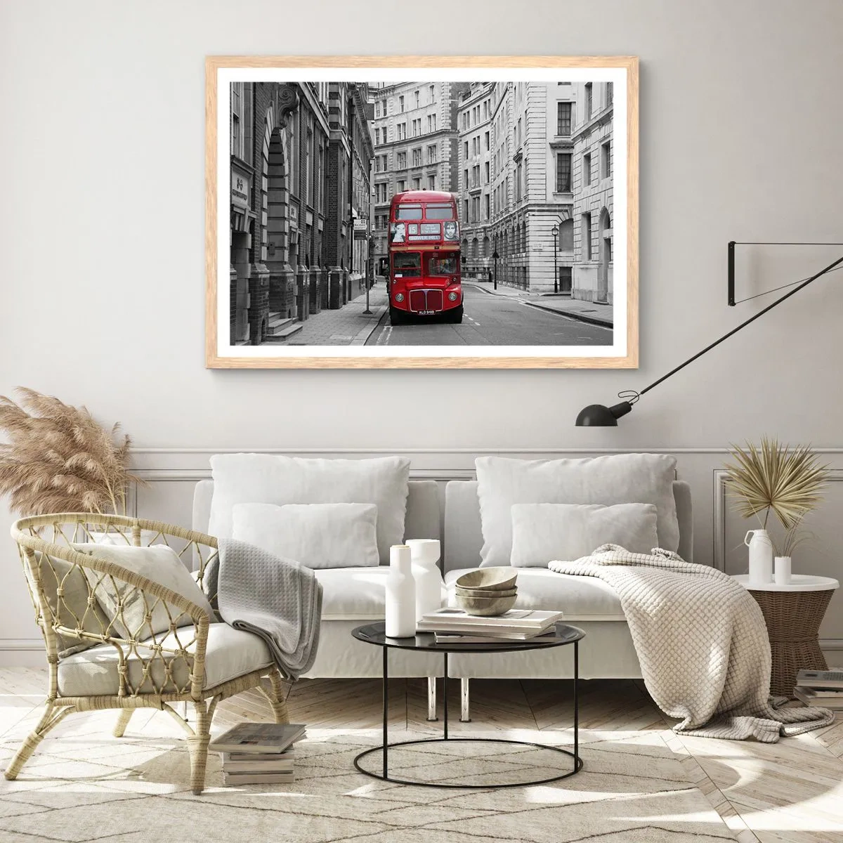 Plakat i ramme af lyst egetræ - Hverdagen behøver ikke at være grå - 100x70 cm