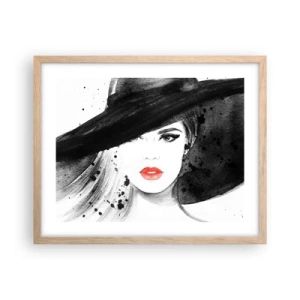 Plakat i ramme af lyst egetræ - Dame i sort - 50x40 cm