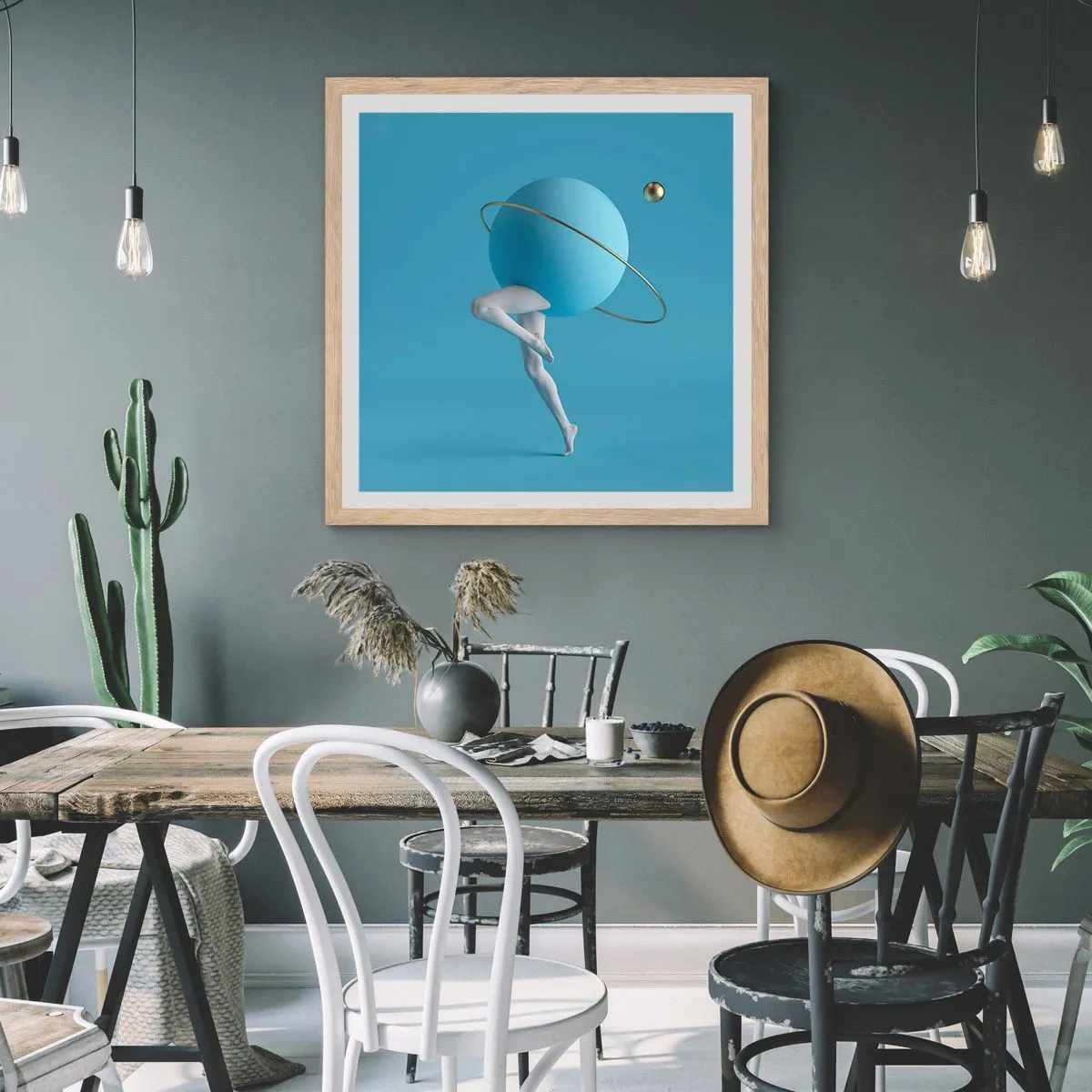 Plakat i ramme af lyst egetræ - Og planeterne går amok - 50x50 cm