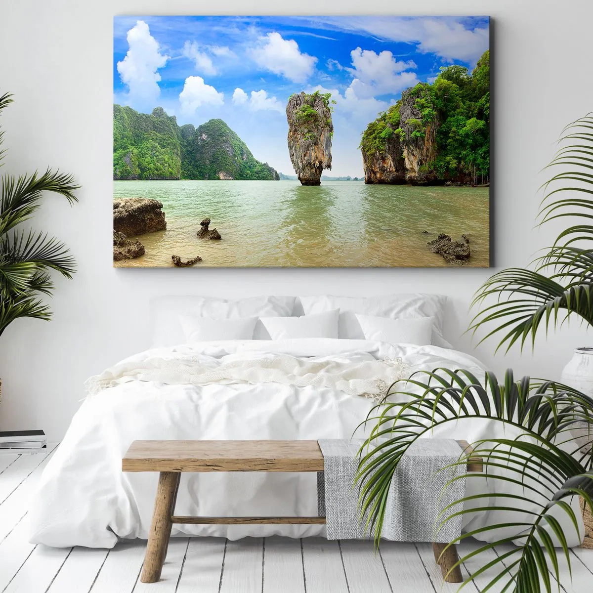 Lærredstryk - Billede på lærred - En eksotisk klippeformation omgivet af vand og grønt under en blå himmel. - 70x50cm - Klippeagtige naturvidundere - Moderne vægdekoration til stue og soveværelse ARTTOR