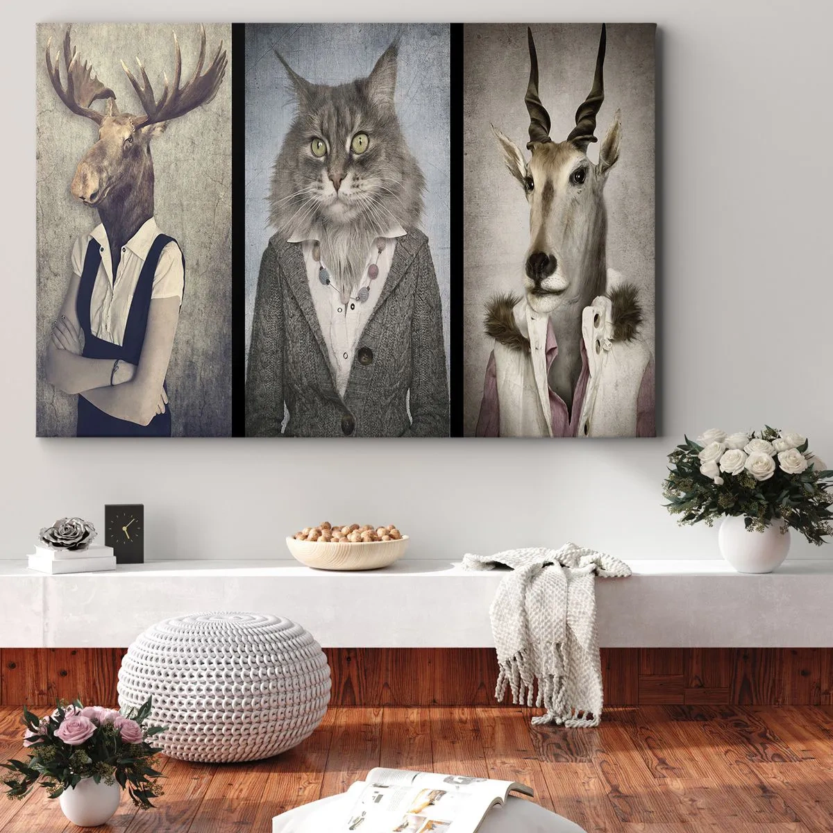 Lærredstryk - Billede på lærred - Triptykon med dyrefigurer i elegant tøj mod en stiliseret baggrund - 70x50cm - Pelse er igen på mode - Moderne vægdekoration til stue og soveværelse ARTTOR