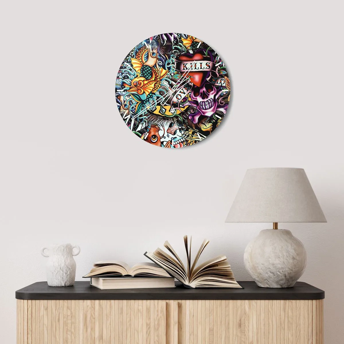 Vægur, Uret - Farverigt tatoveringsmotiv med kranium, havfrue og hjerte - 30x30cm - En tatovørers drøm - Moderne vægdekoration til stue, køkken og soveværelse ARTTOR