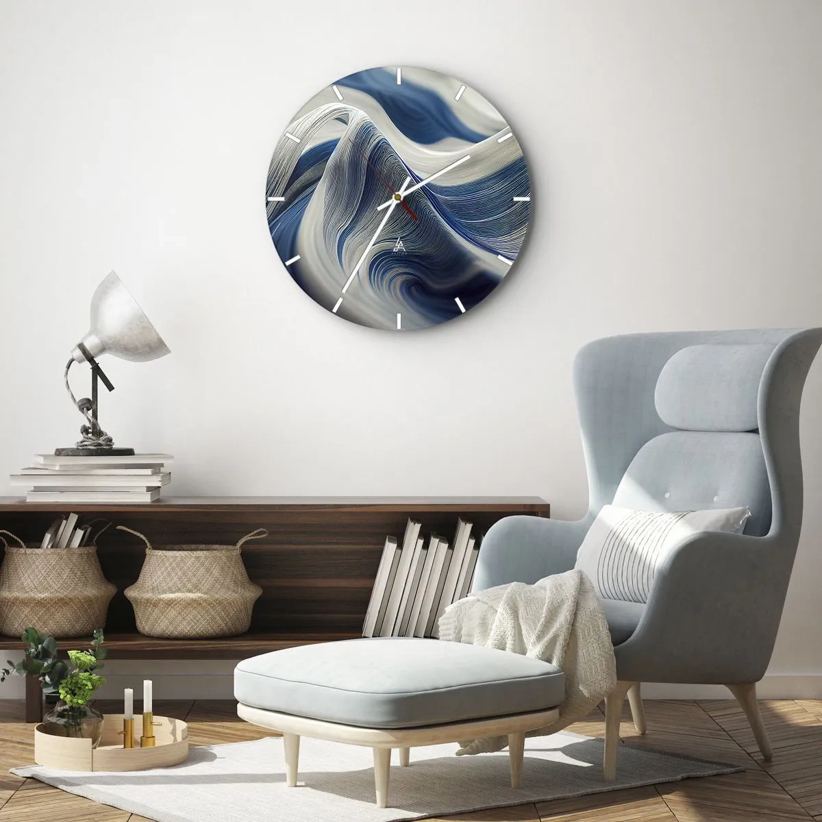 Vægur, Uret - Dynamiske hvirvler i nuancer af blå og hvid med et bølget arrangement - 30x30cm - Flydende blå og hvide farver - Moderne vægdekoration til stue, køkken og soveværelse ARTTOR