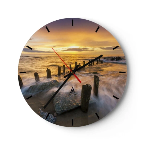Vægur, Uret - Solnedgang over havet med træpæle på kysten - 30x30cm - Østersøens rå skønhed - Moderne vægdekoration til stue, køkken og soveværelse ARTTOR
