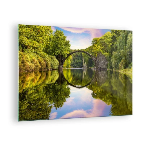 Billede på glas - En stenbro spejlet i søens rolige overflade - 70x50cm - På mødet mellem to verdener - Moderne vægdekoration til stue og soveværelse ARTTOR