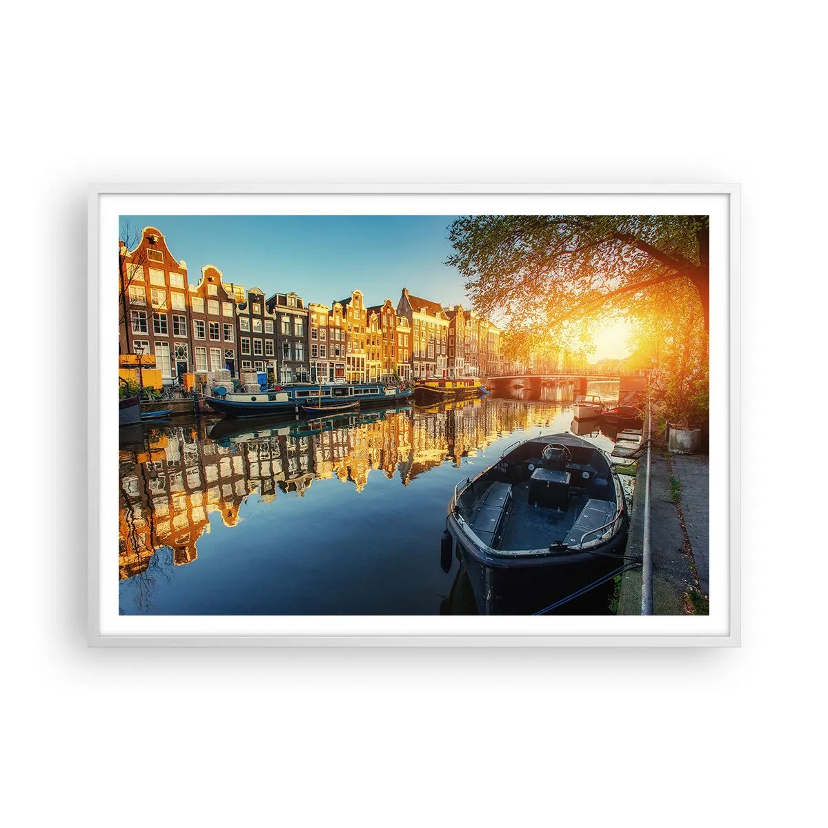 Plakat i hvid ramme - Morgen i Amsterdam - 100x70 cm