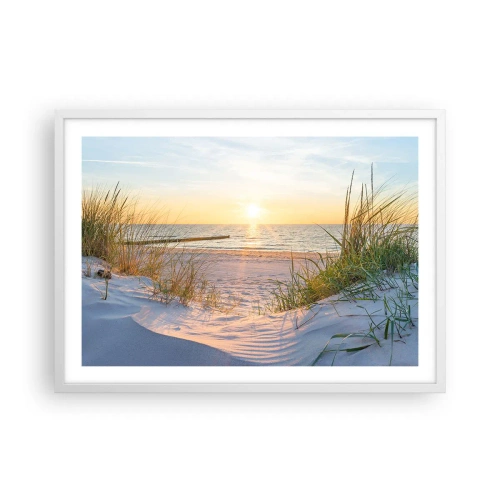 Plakat i hvid ramme - Havet brummer, fuglene synger, en vild strand midt i græsset.... - 70x50 cm