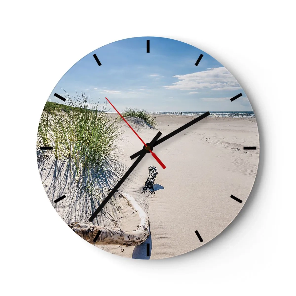Vægur, Uret - En strand med sand, græs og havudsigt på en solskinsdag - 30x30cm - Den smukkeste? Baltisk - Moderne vægdekoration til stue, køkken og soveværelse ARTTOR