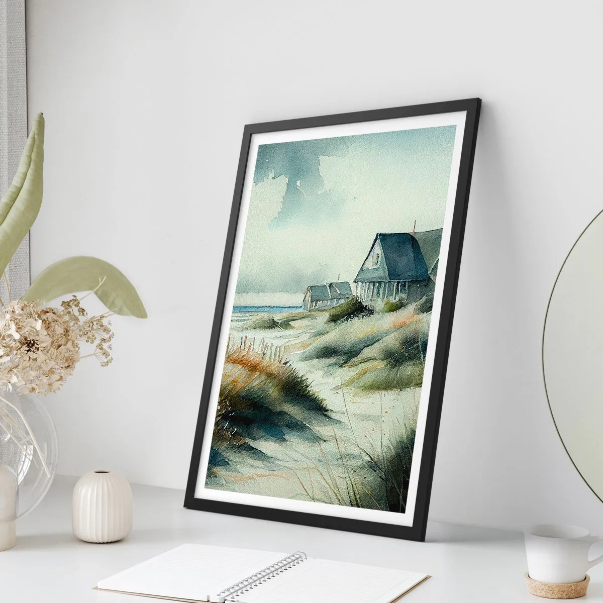 Plakat i sort ramme - Akvarel strandhus med havudsigt - 50x70cm - Væk fra trængsel og travlhed - Moderne vægdekoration til stue og soveværelse ARTTOR