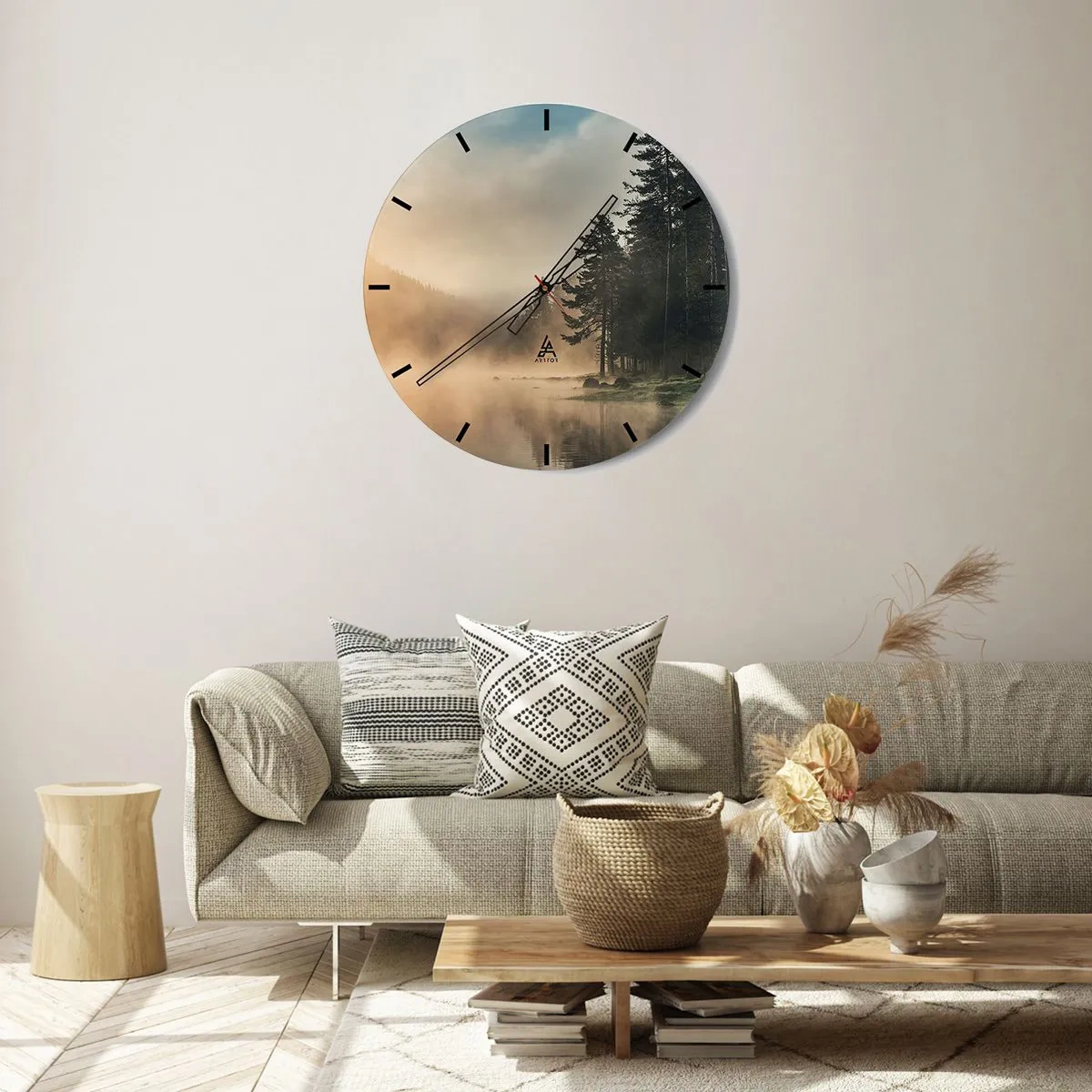 Vægur, Uret - Et tåget skovlandskab over en rolig sø - 30x30cm - En dags fødsel - Moderne vægdekoration til stue, køkken og soveværelse ARTTOR