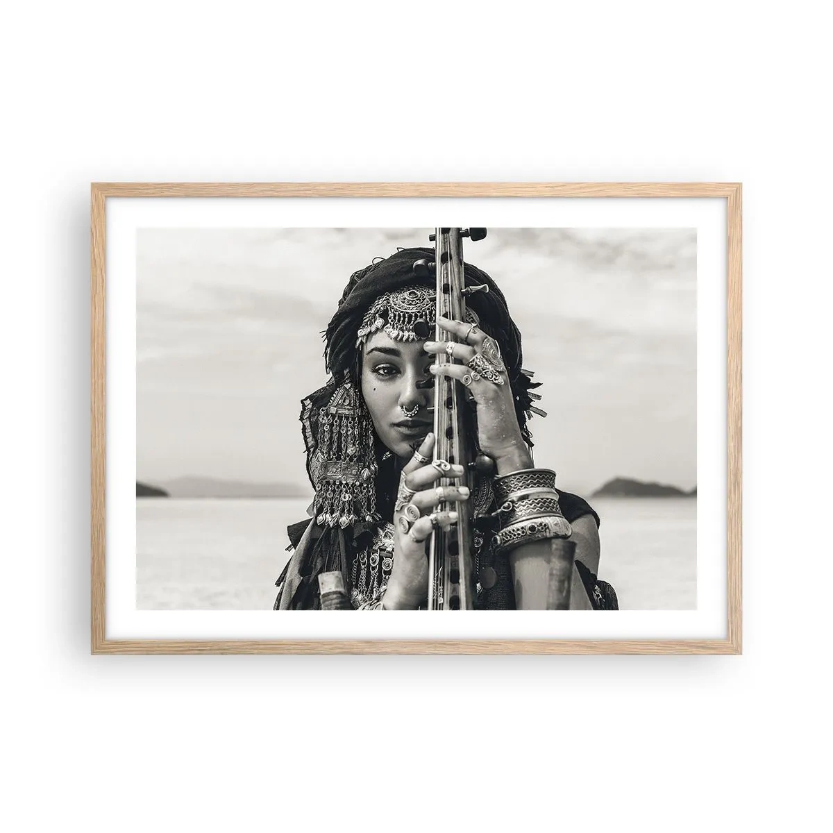 Plakat i ramme af lyst egetræ - Selve den orientalske musik - 70x50 cm