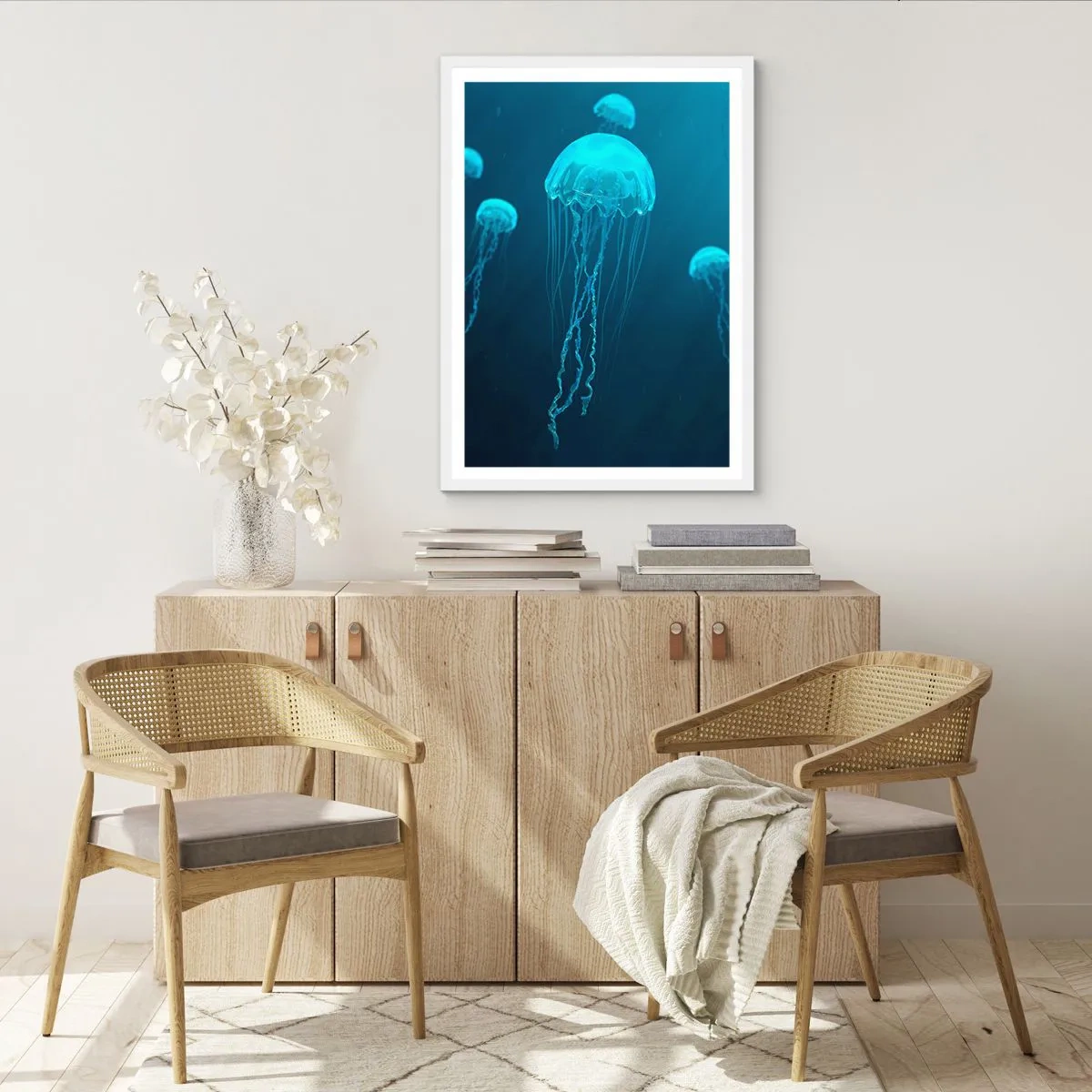Plakat i hvid ramme - Havets dans - 70x100 cm